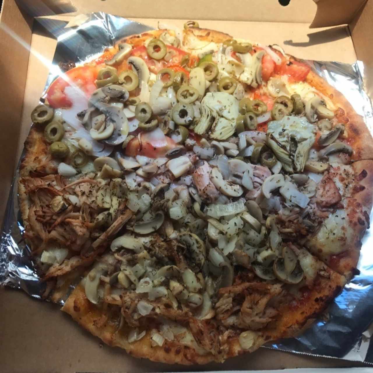 1/2 Vegetariana 1/2 Athens Pizza