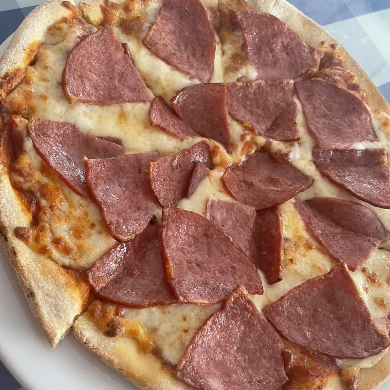 Pizza con salami