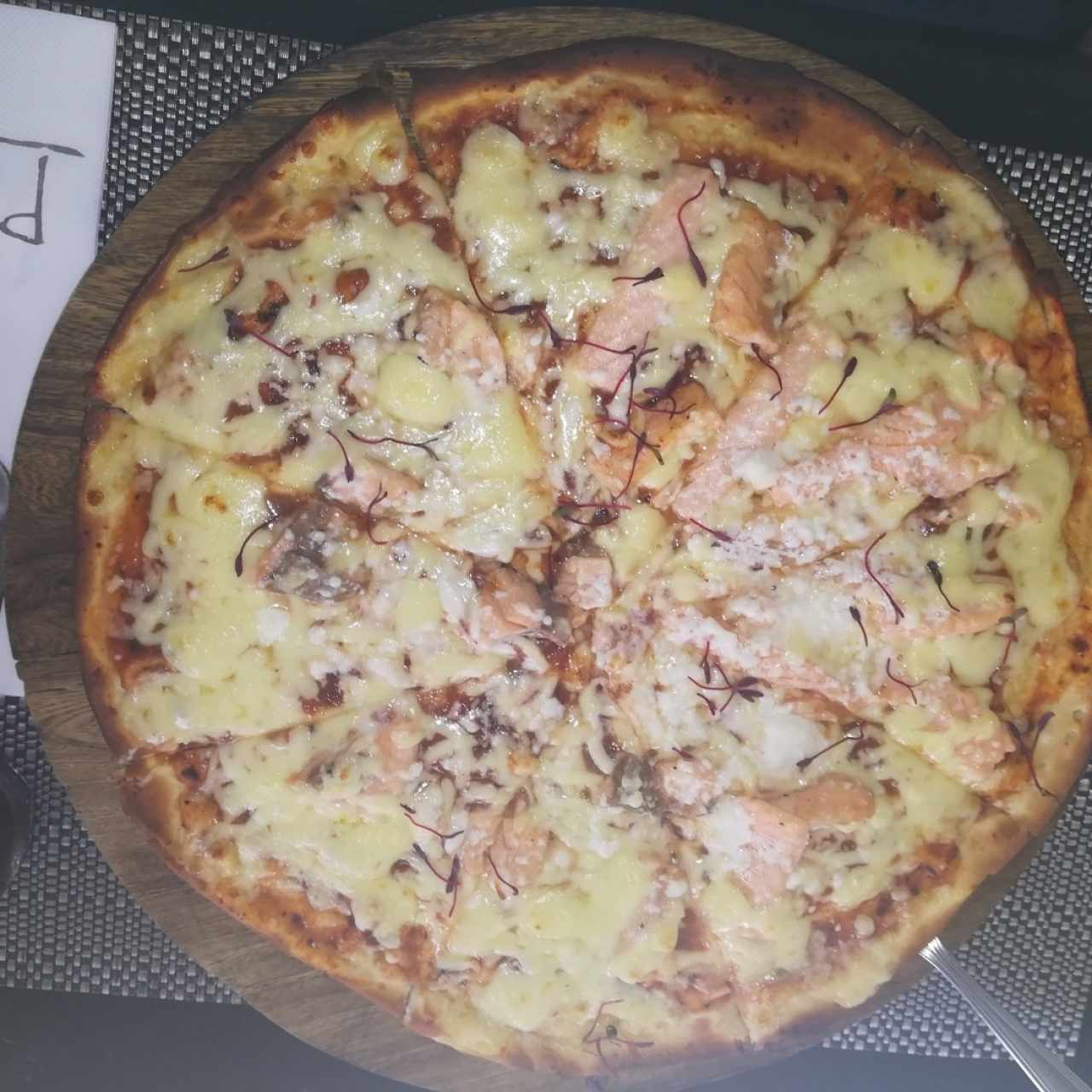 pizza 🍕 de salmón con queso de cabra