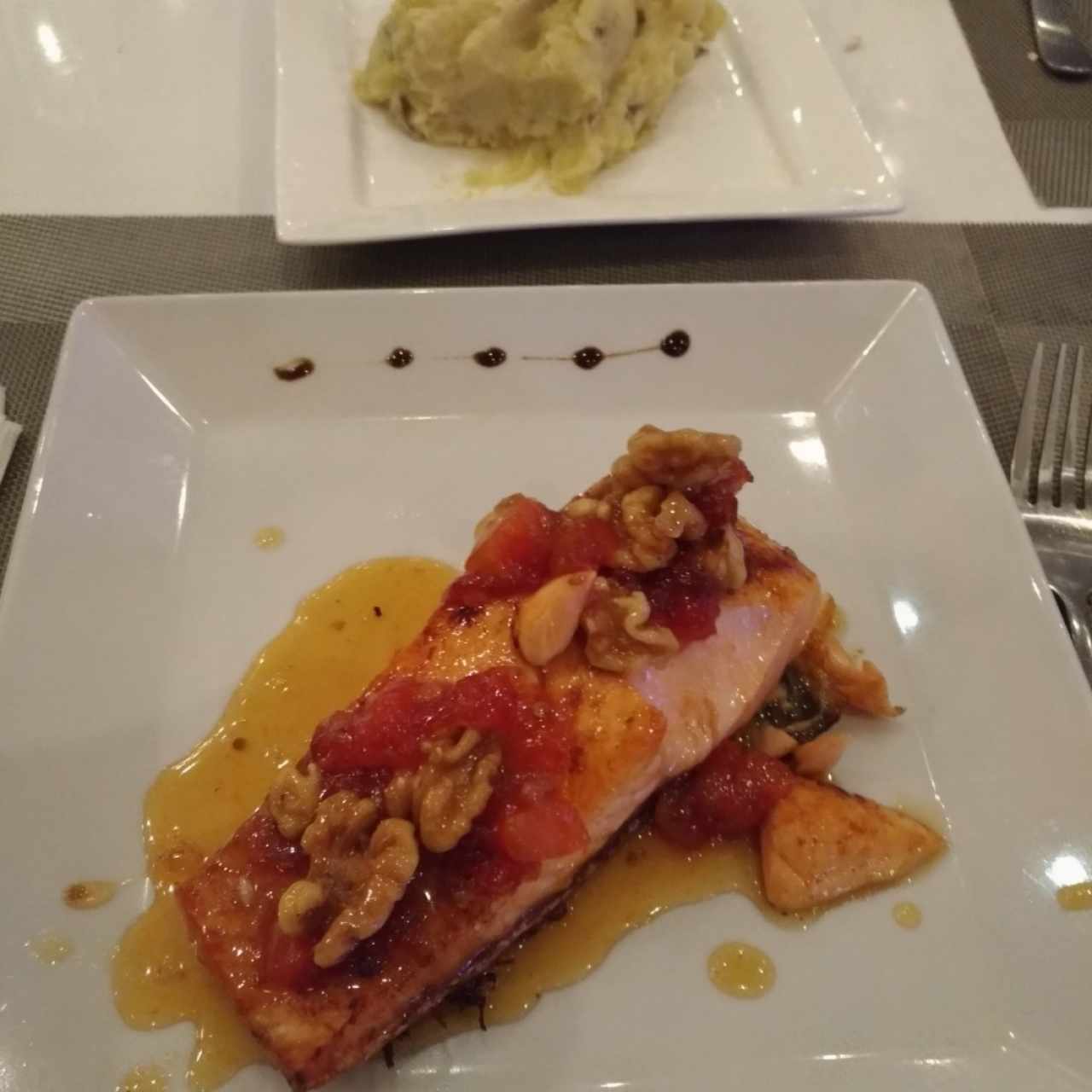 salmón crocante con puré