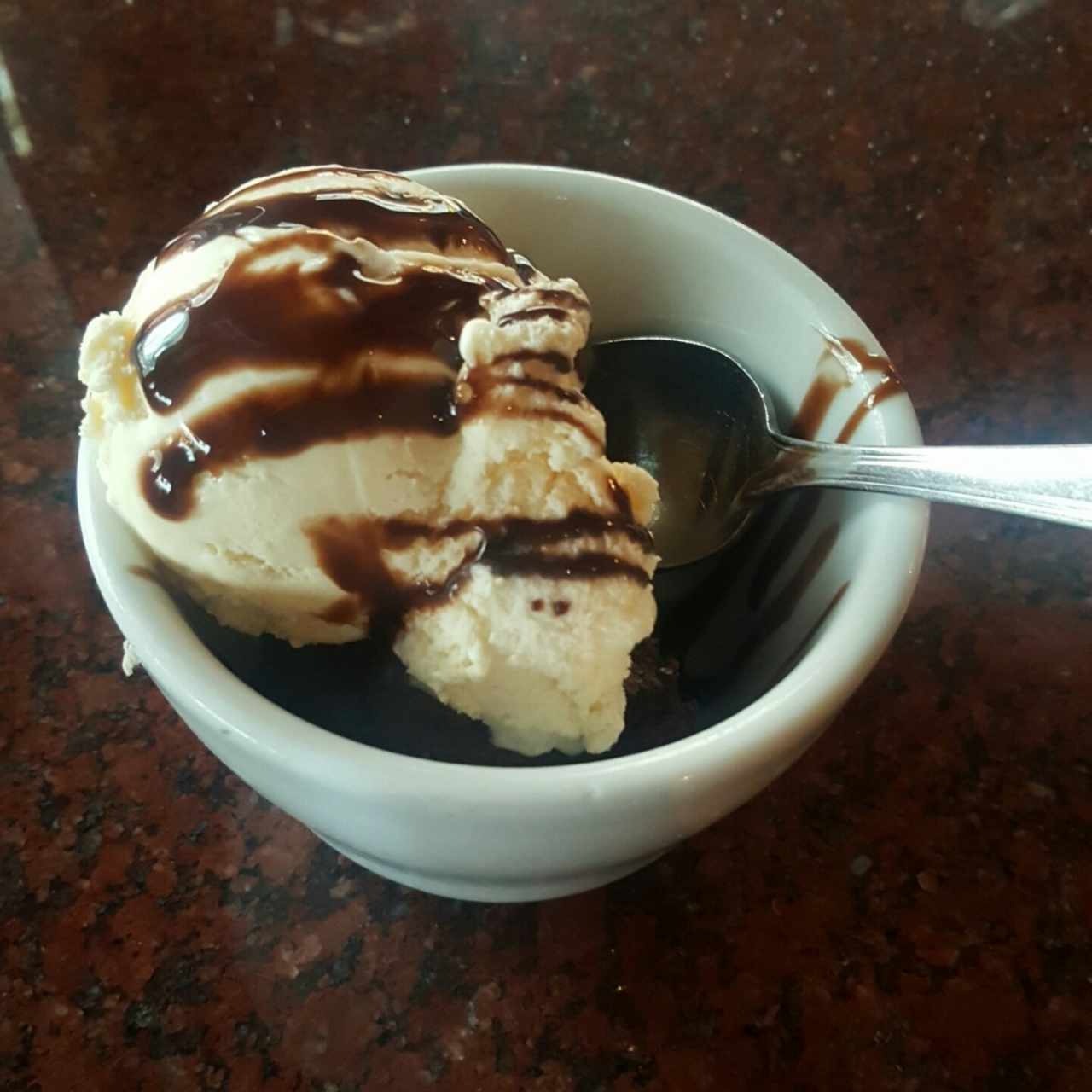 Brownie con helado de menú ejecutivo