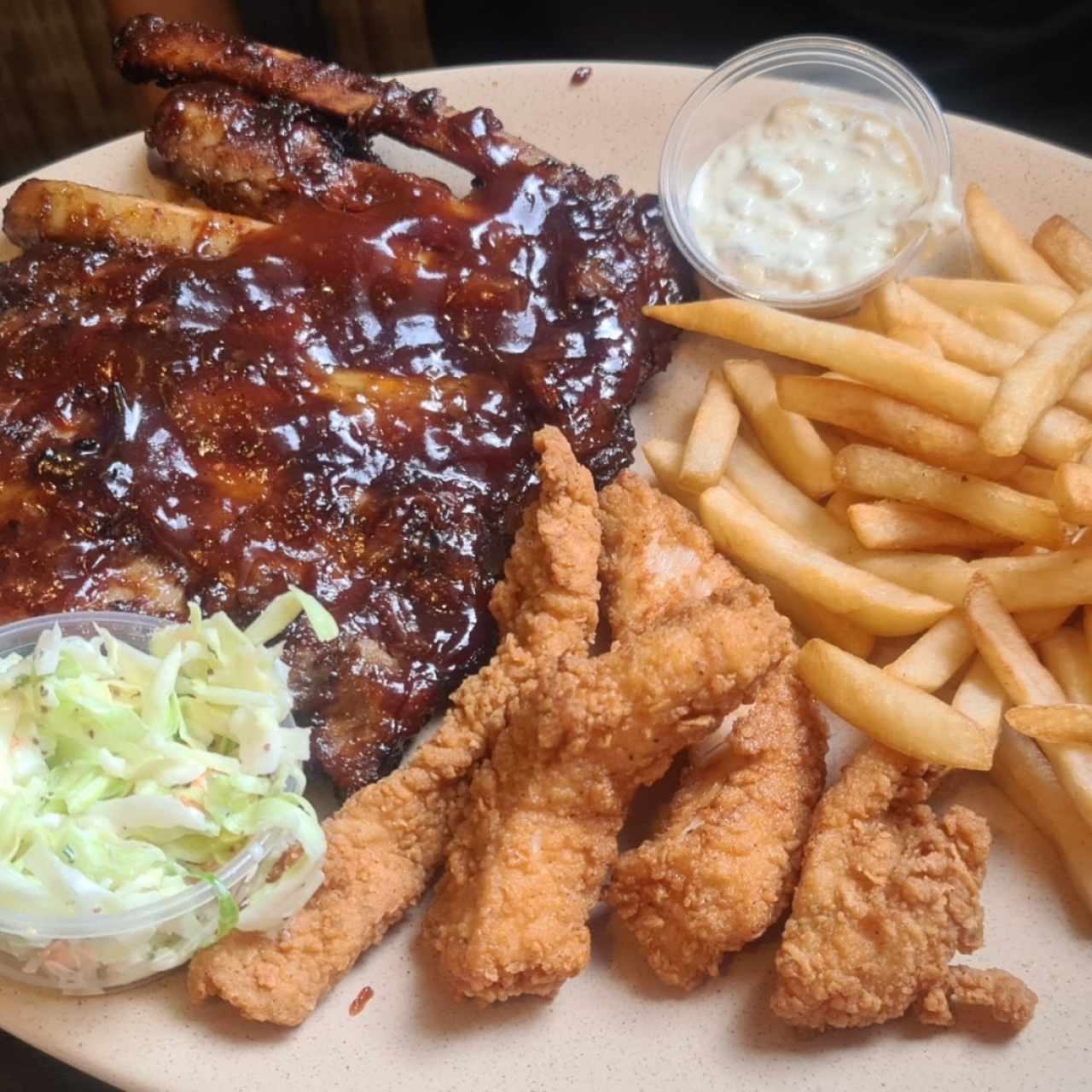 MIXTO DE COSTILLA Y DEDOS DE POLLO