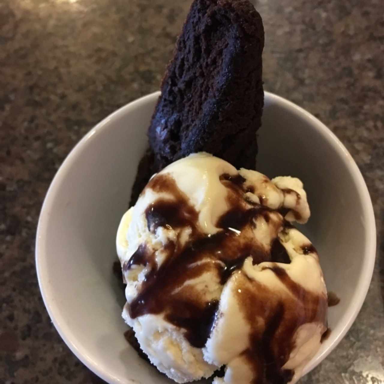 Brownie con helado