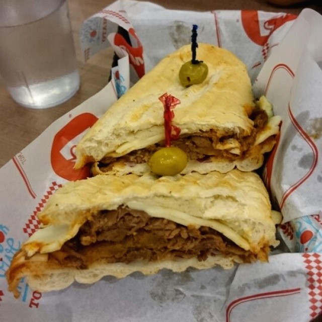 Ropa vieja sándwich 