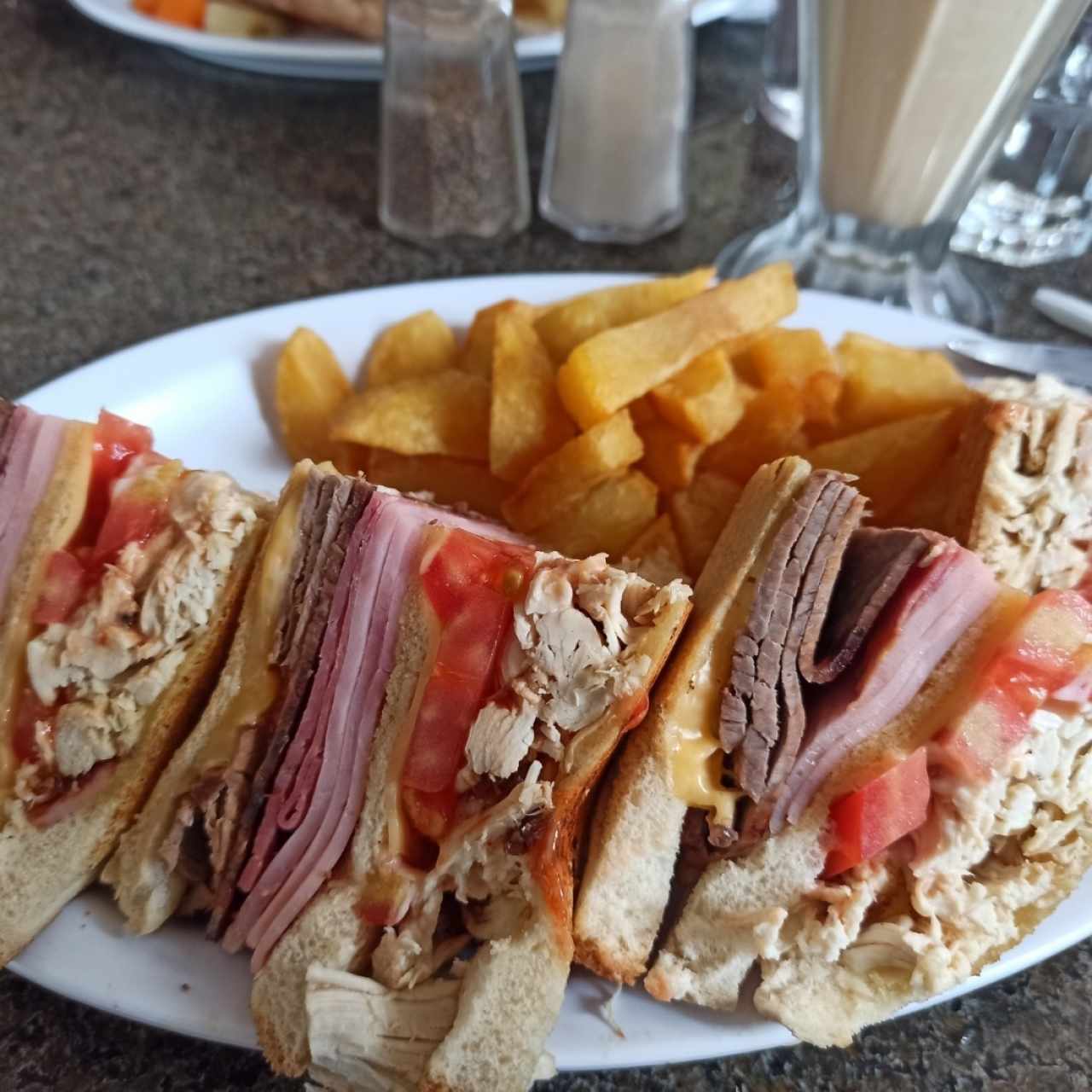 EMPAREDADOS - Club Sandwich