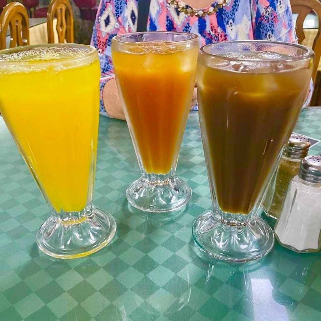 Chicha de Tamarindo, Limonada con Raspadura y Chicha de Maracuyá