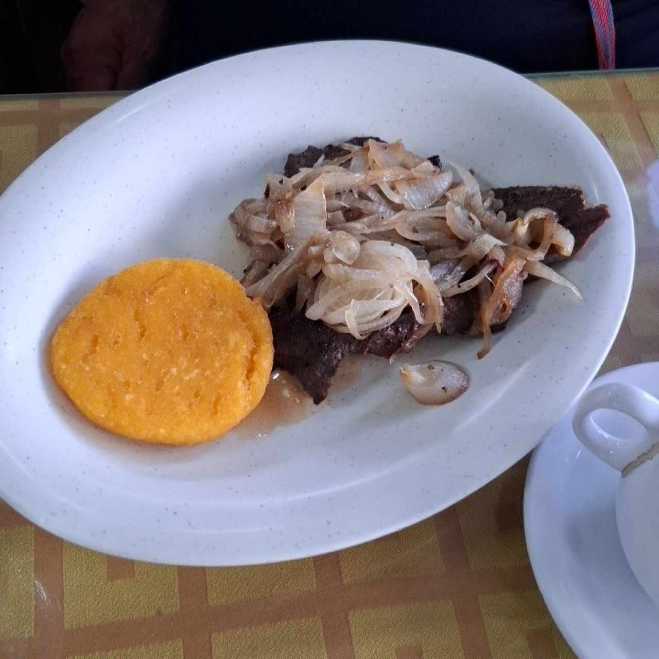 Bistec de Higado Encebollado