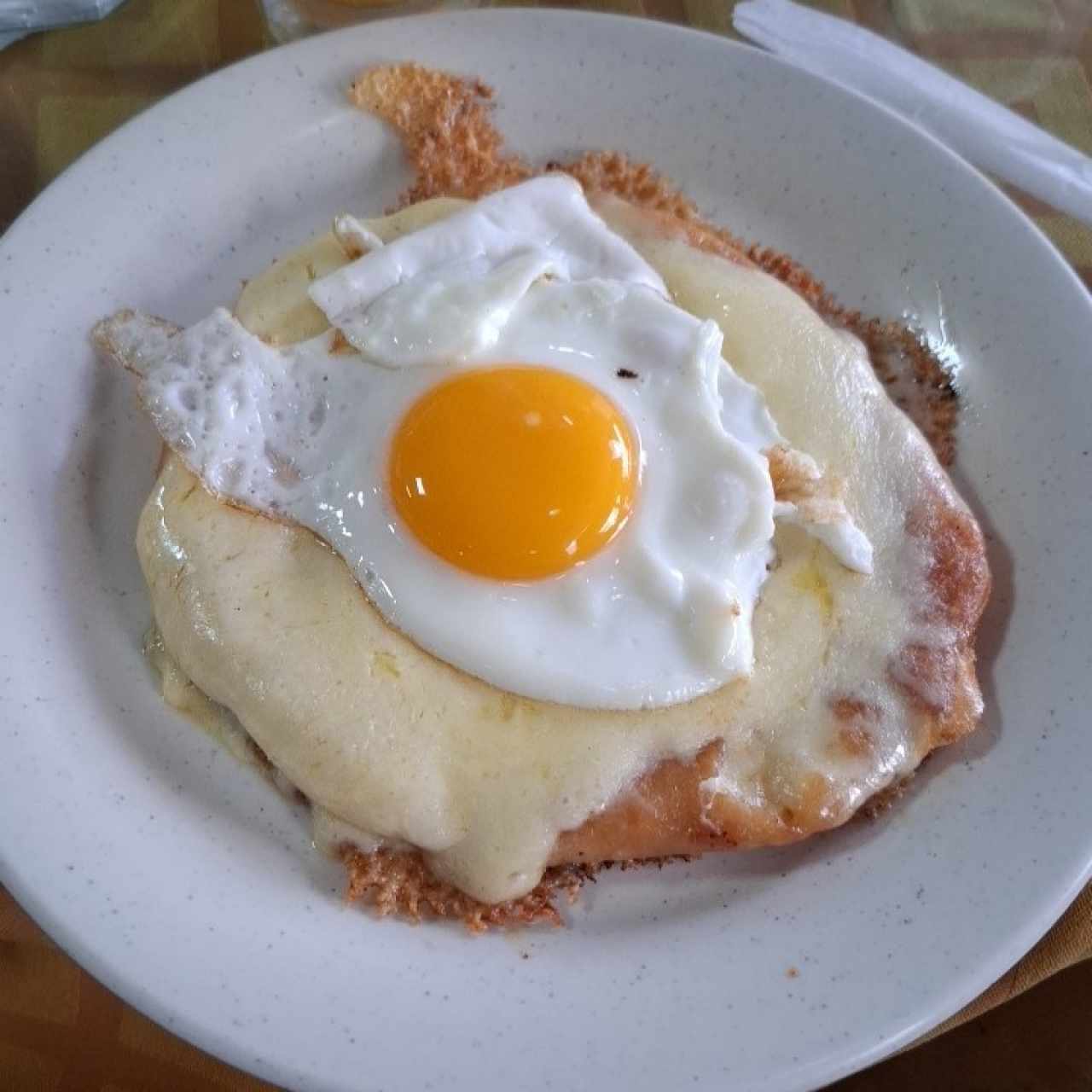 Hojaldre con Mozzarella y huevo