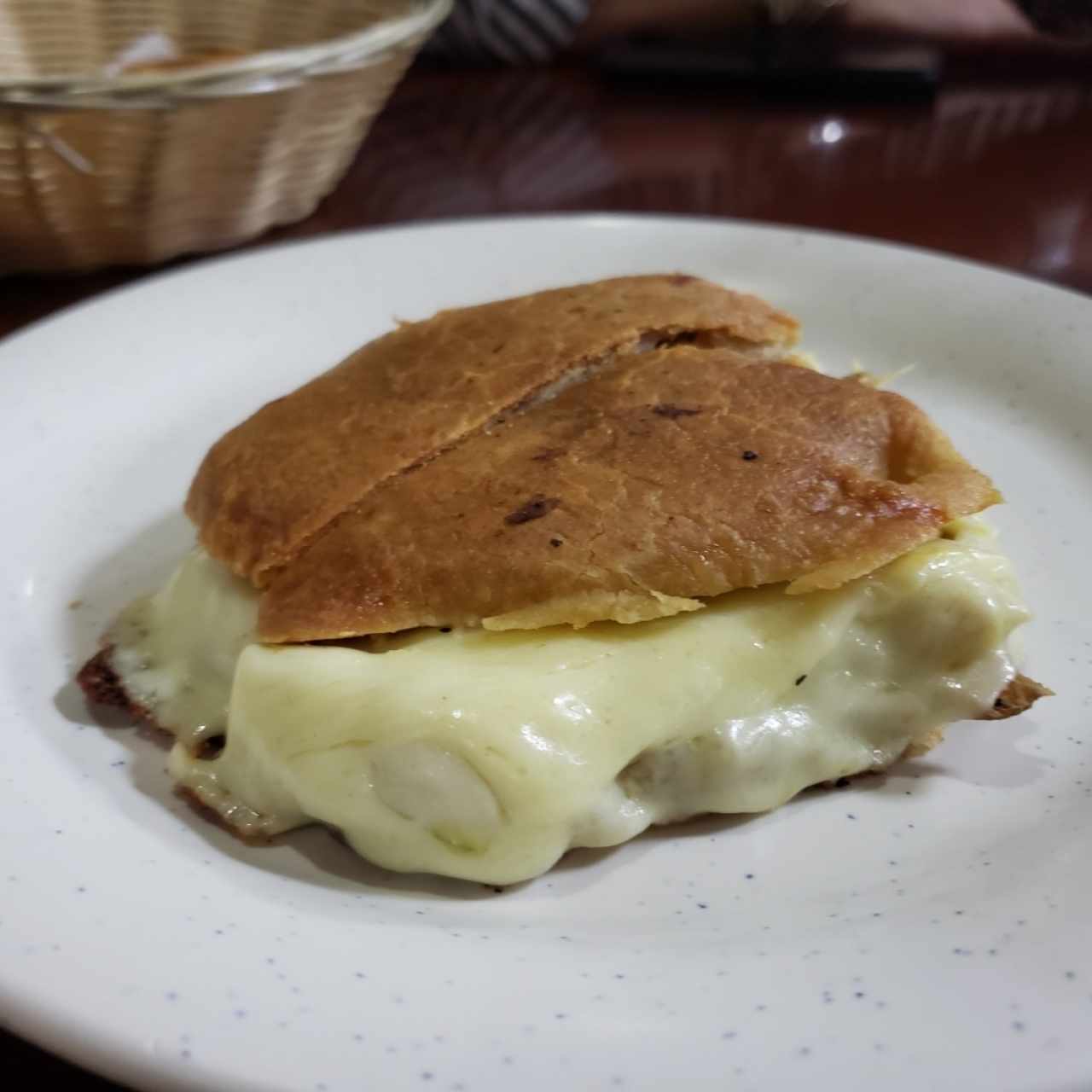 pastelito de pollo con mozarella