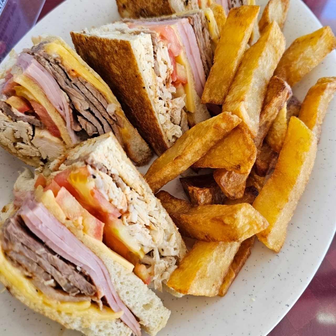 EMPAREDADOS - Club Sandwich