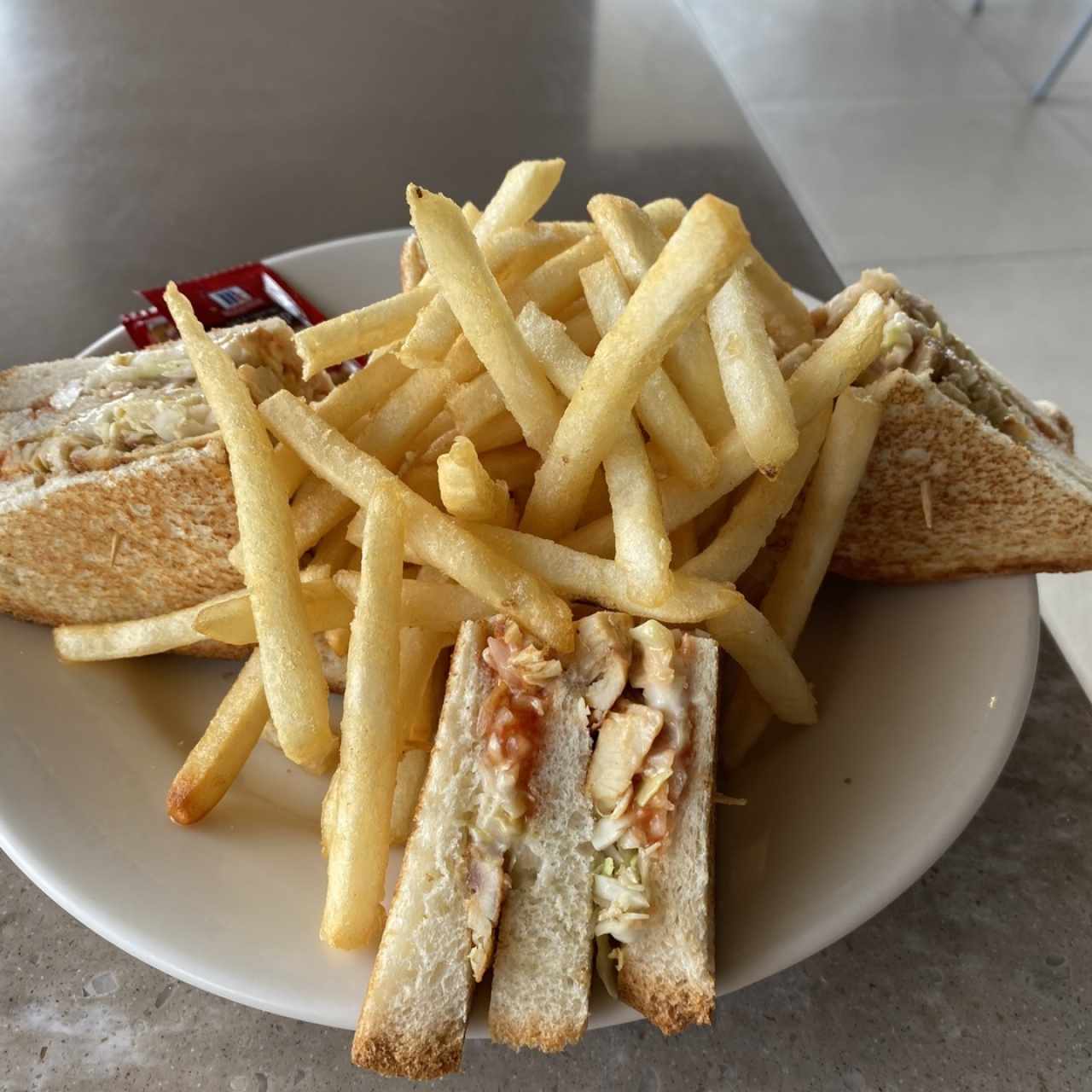 Club sandwich de pollo sin queso