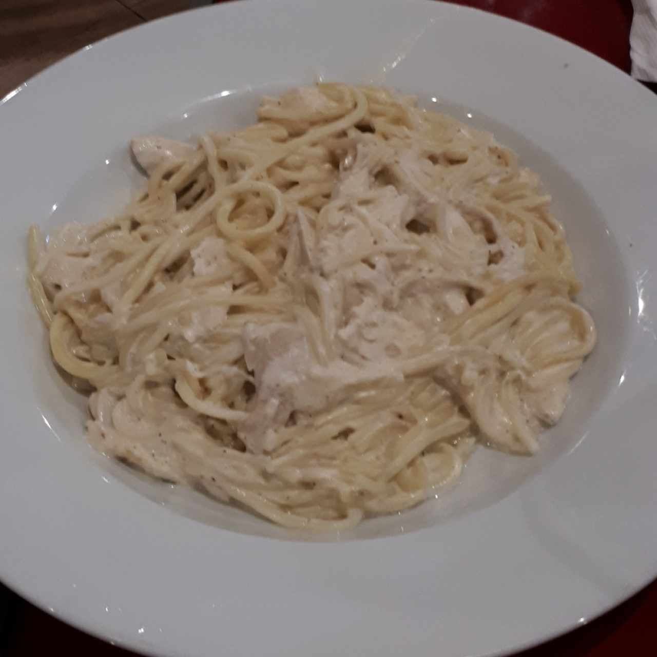 Spaguetti Alfredo con pollo