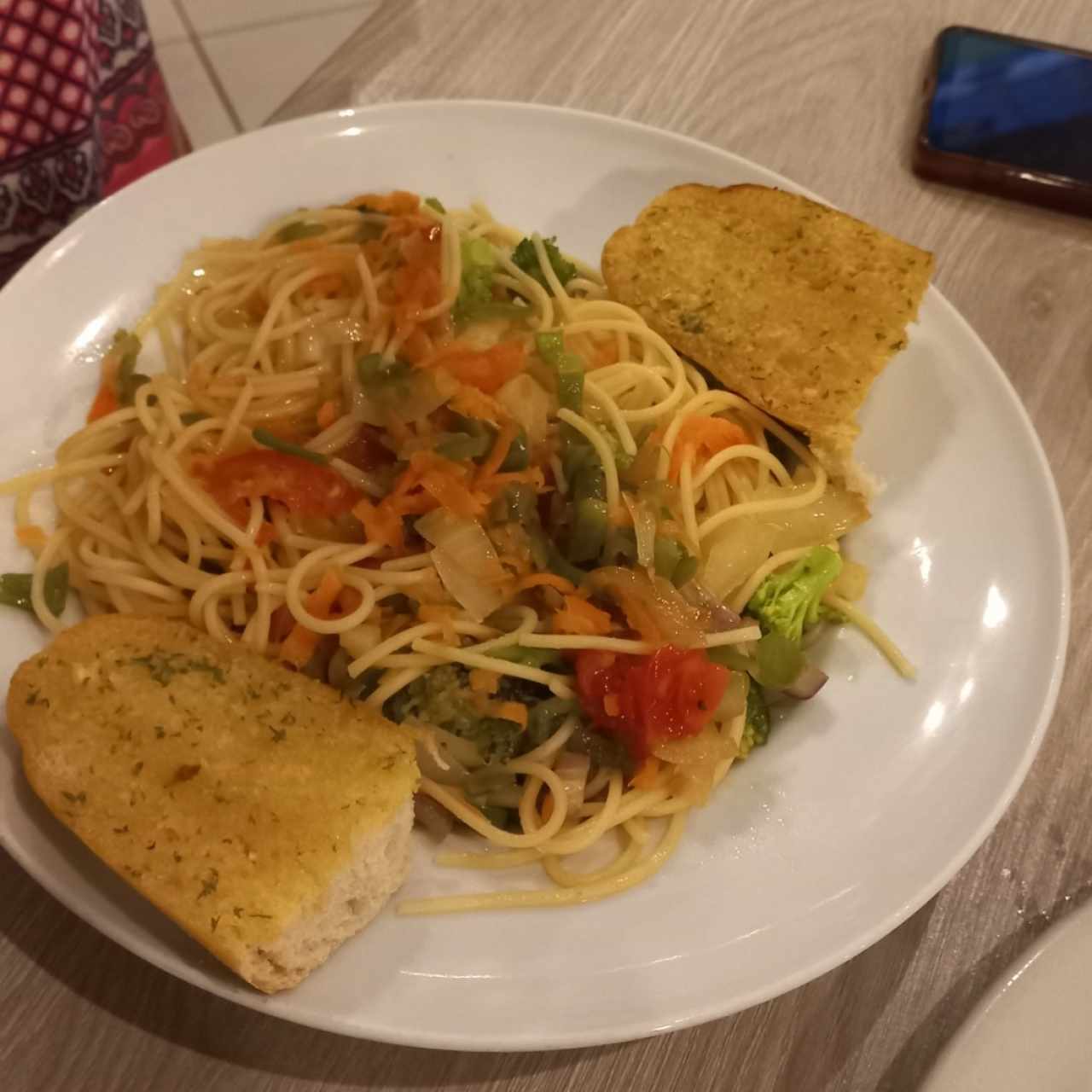 Spaghettini primavera al óleo