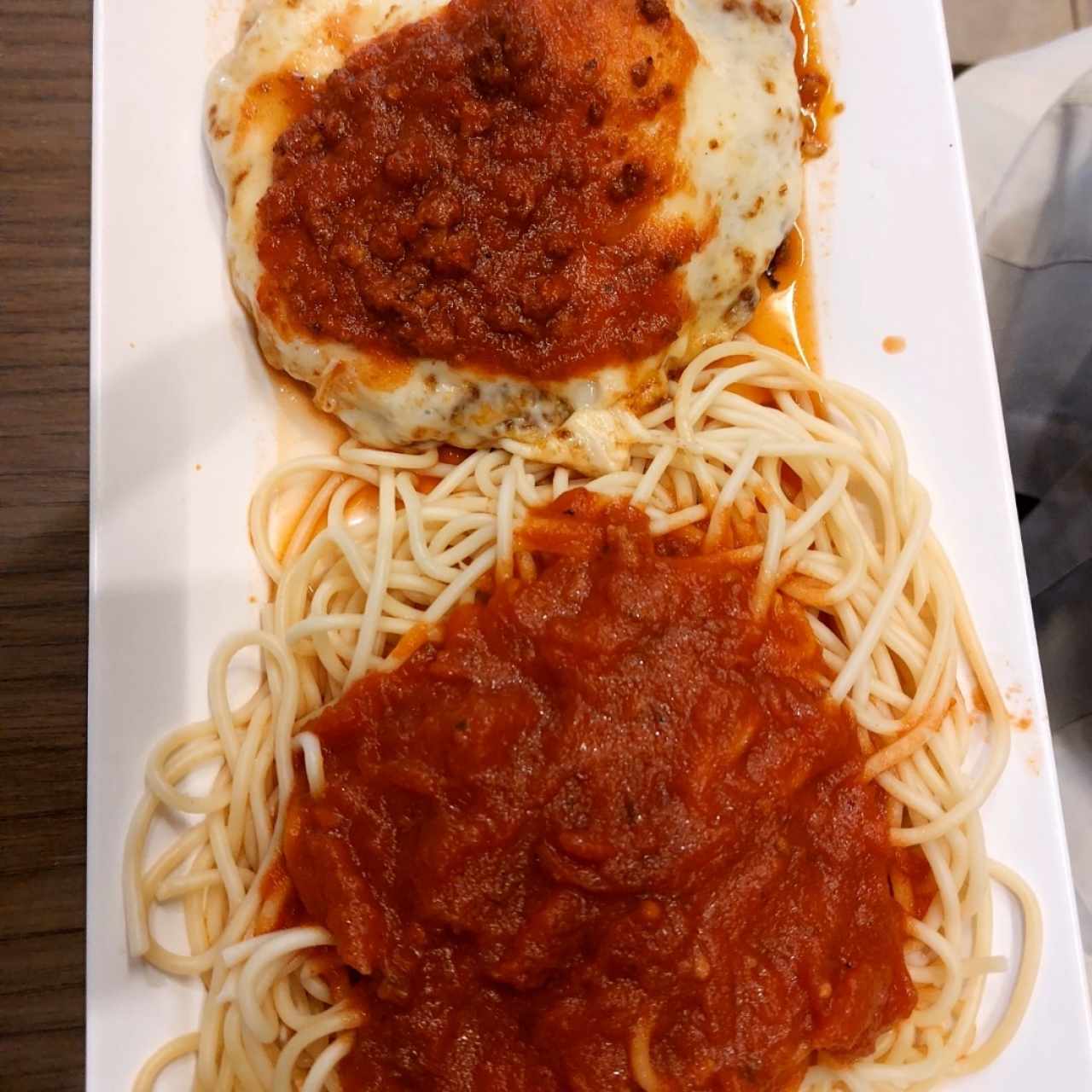 filete parmesano con pasta pomodoro 