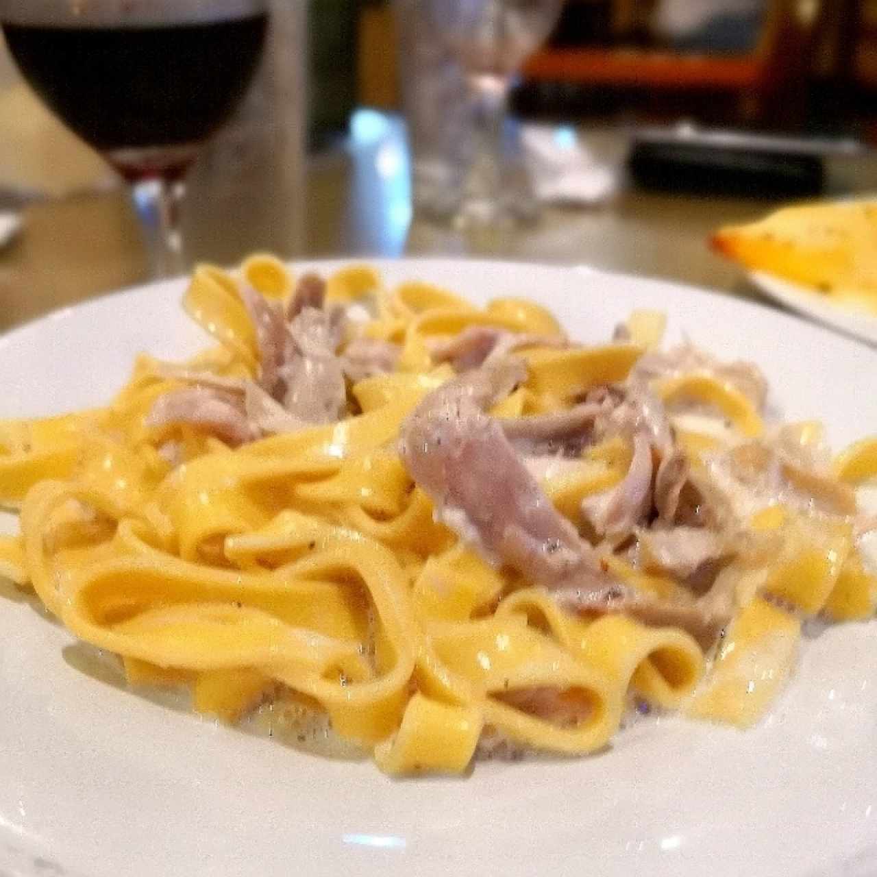 Fettuccine Alfredo con pollo