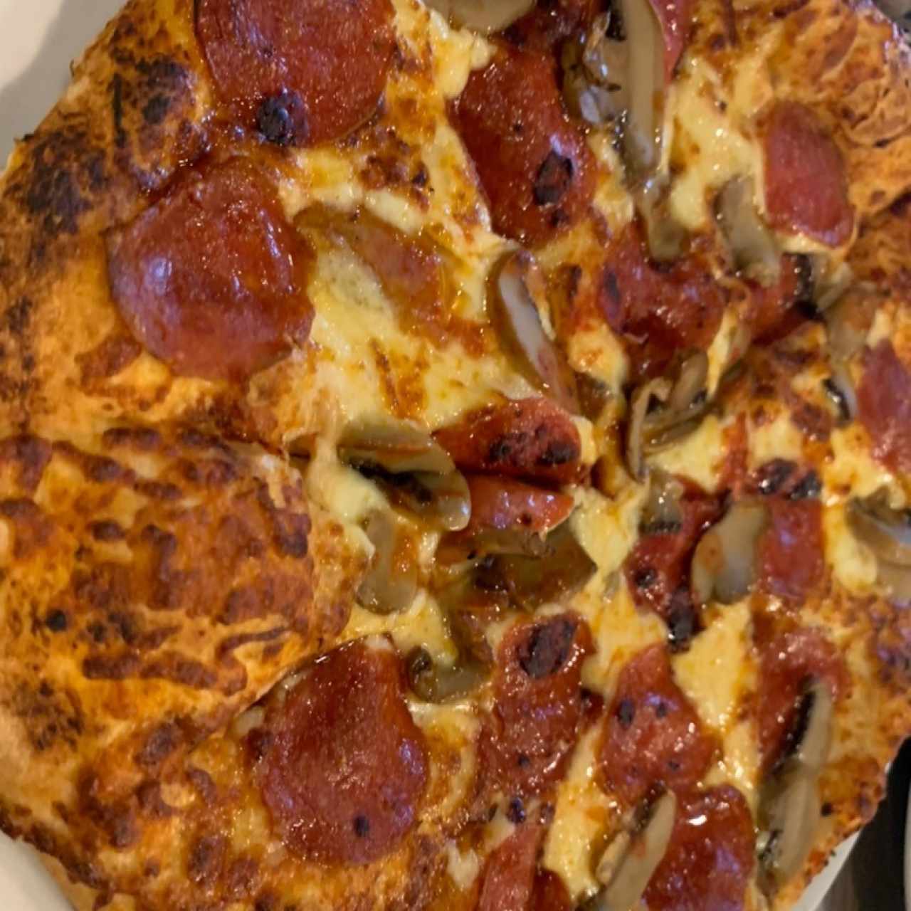 Pizzas - Pizza con Pepperoni y Hongos