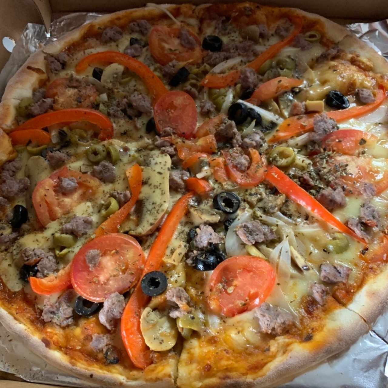 Pizza Bilal (Vegetales y Carne)