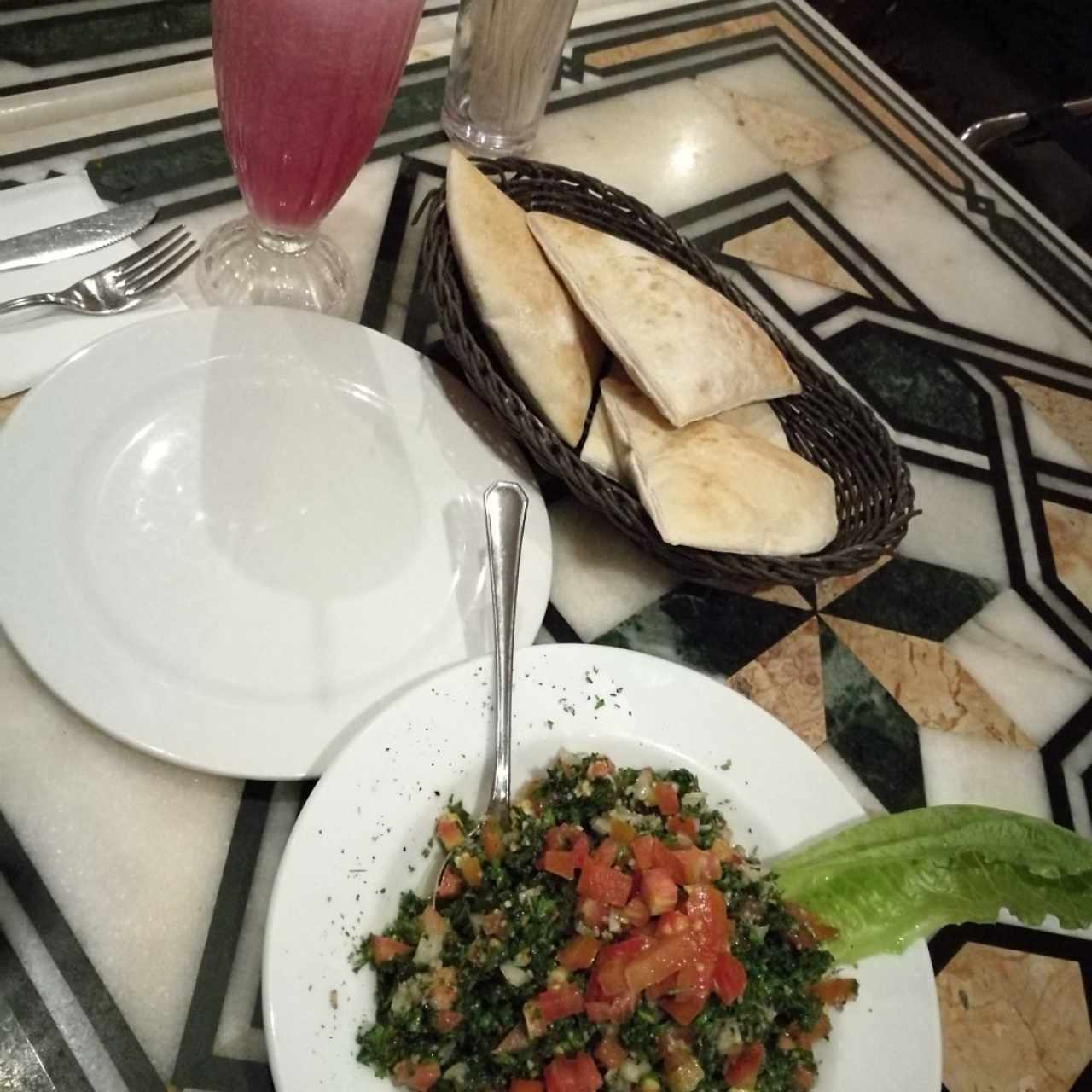 limonada libanesa, pan pita y tabúes.