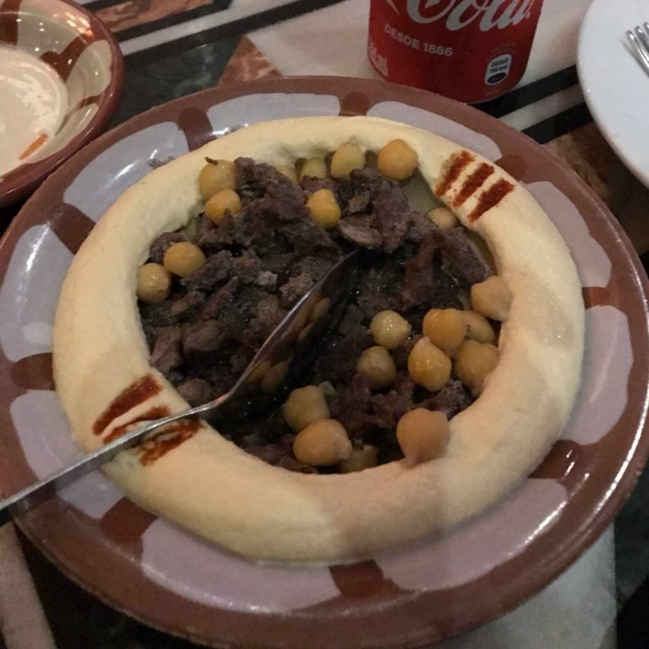 hummus con cordero