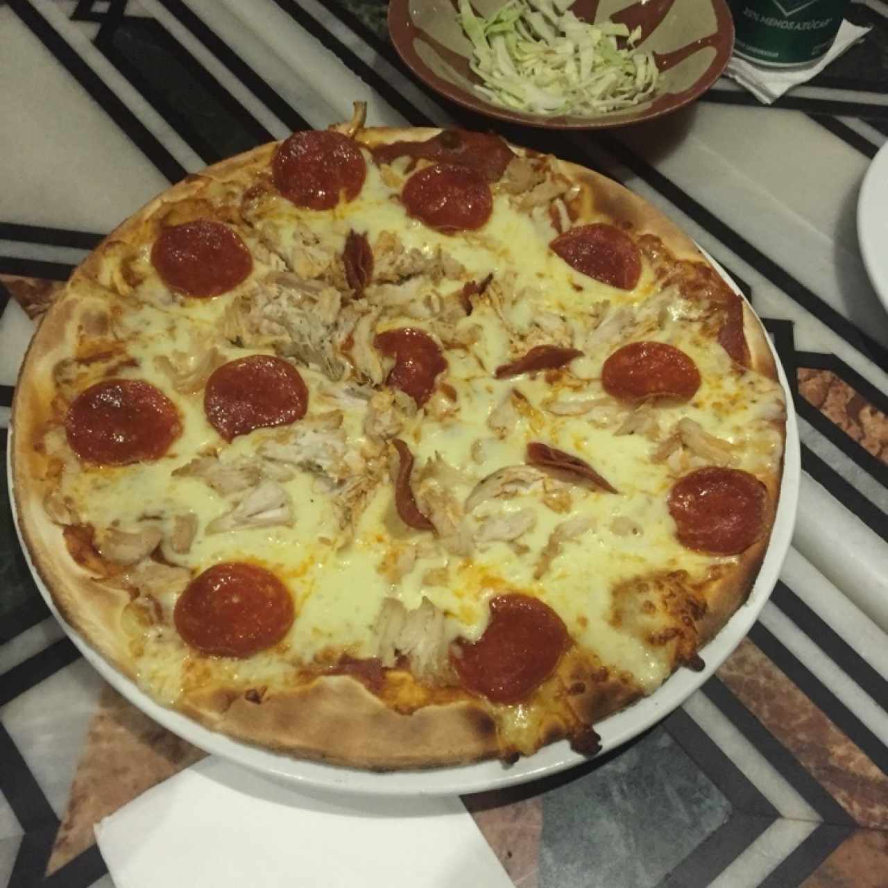 pizza de peperonni y pollo