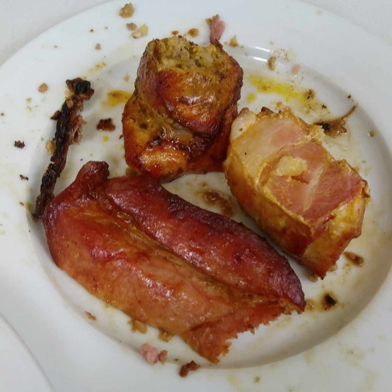 Pollo relleno, pollo con bacon y jamón.