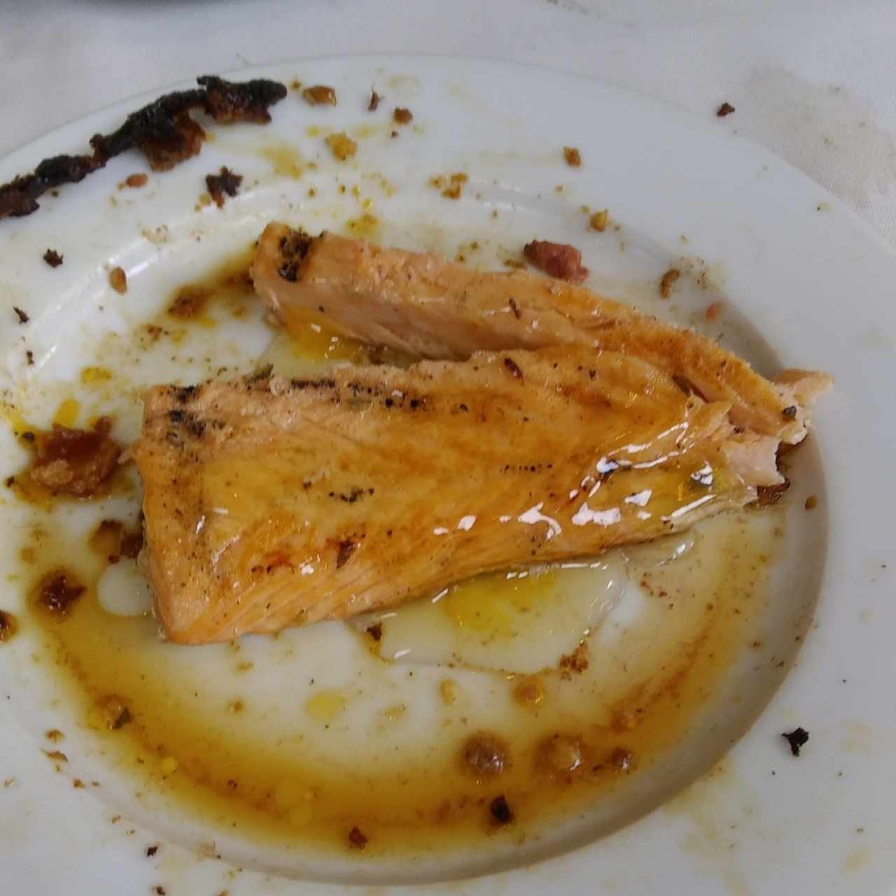 Salmón con salsa de maracuyá. (De mis favoritos en este restaurante!)