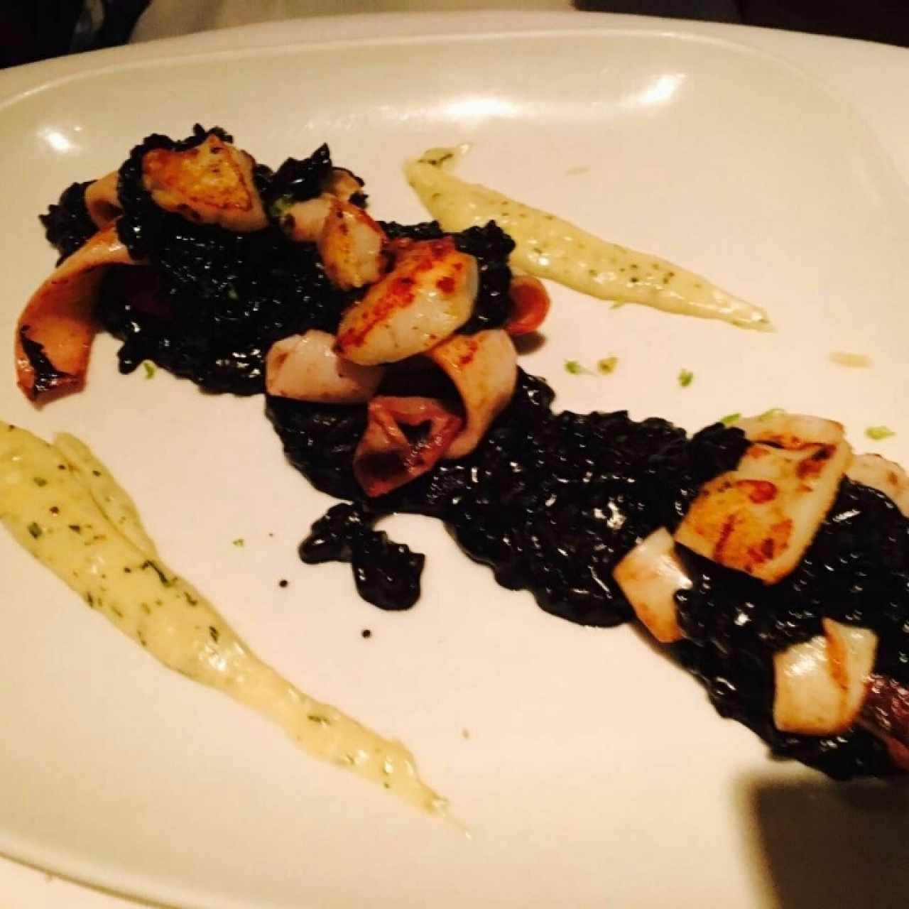 calamares en risotto negro