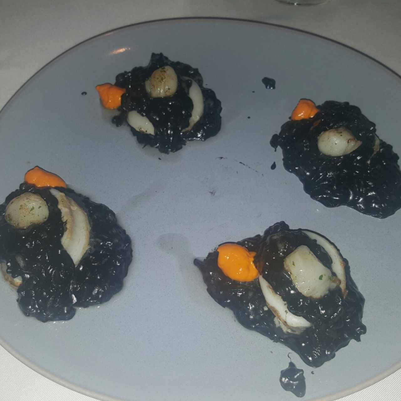 Calamares rellenos de arroz negro