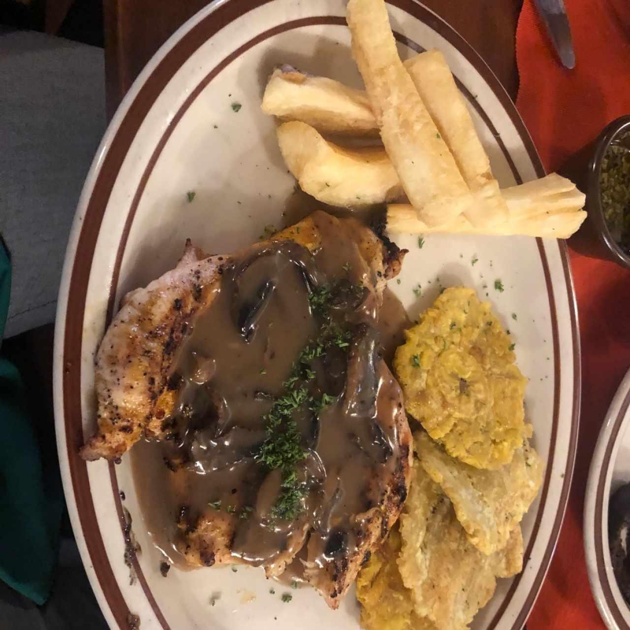 pollo con champiñones