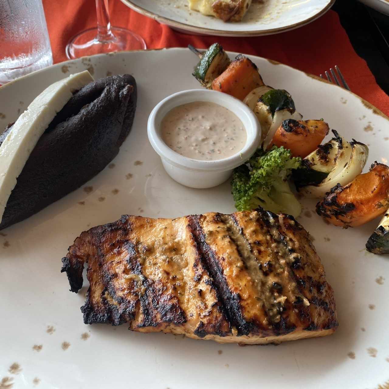 Salmón a la Parrilla (8 Oz)