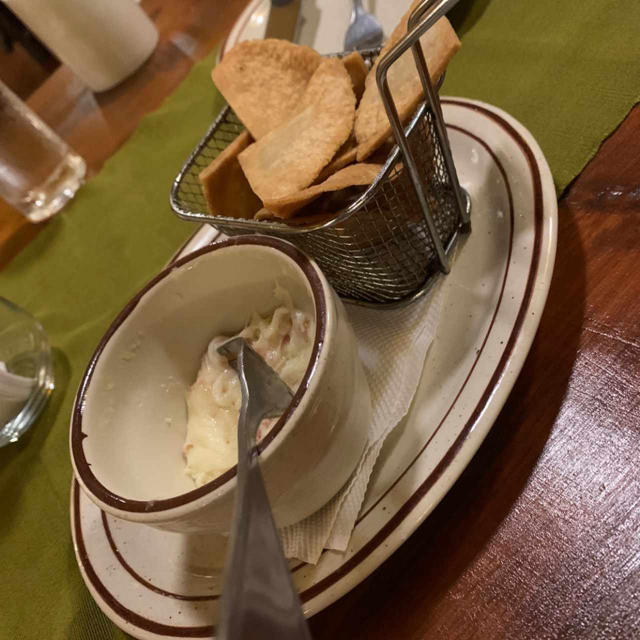 Queso fundido con chorizo. 