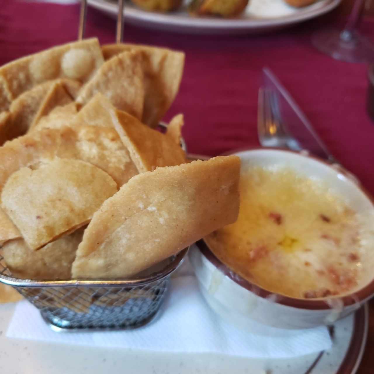 Queso Fundido con Chorizo