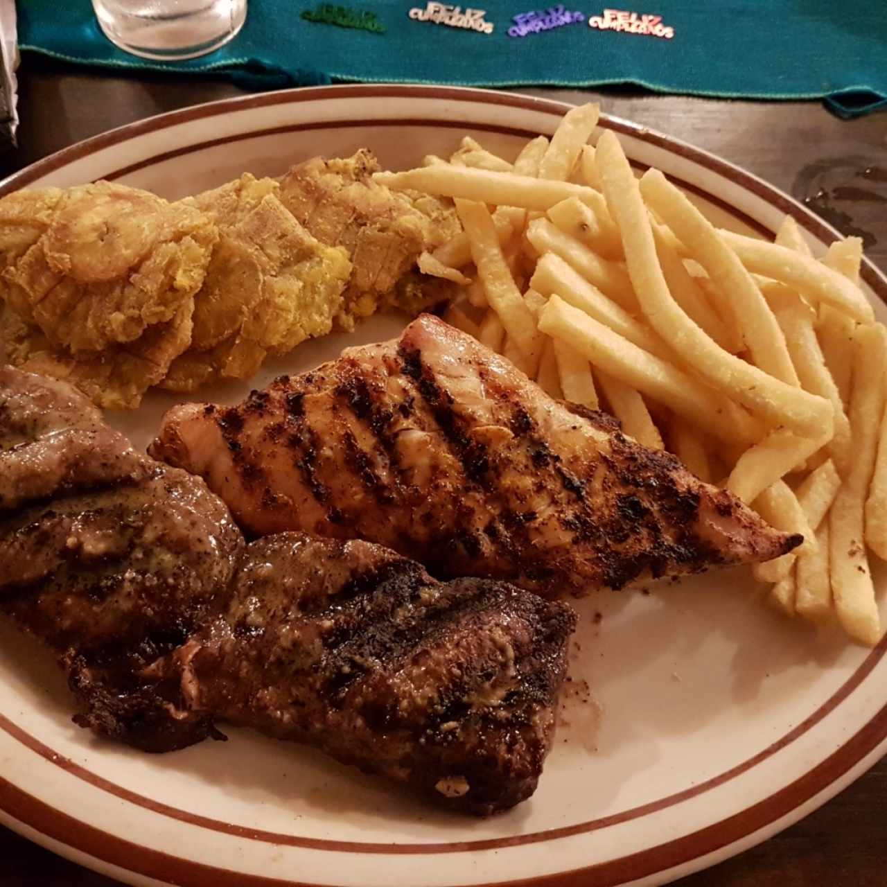 plato mixto. entraña y pollo