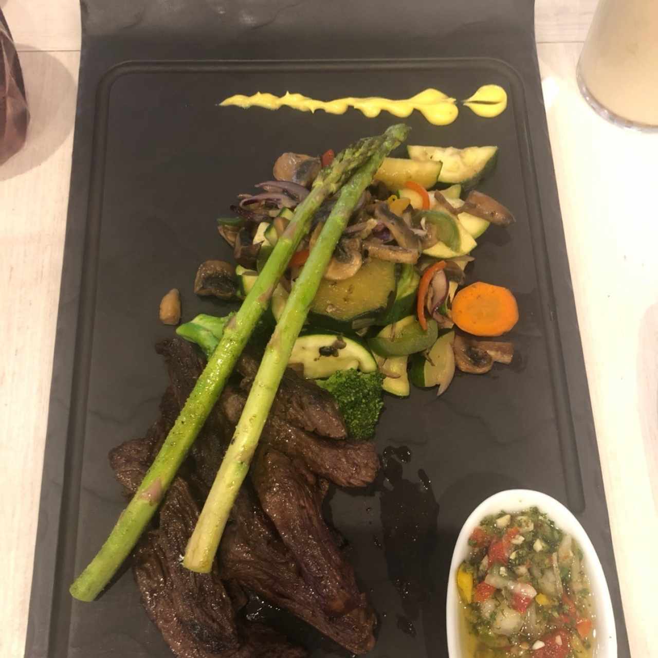 Entraña con vegetales 