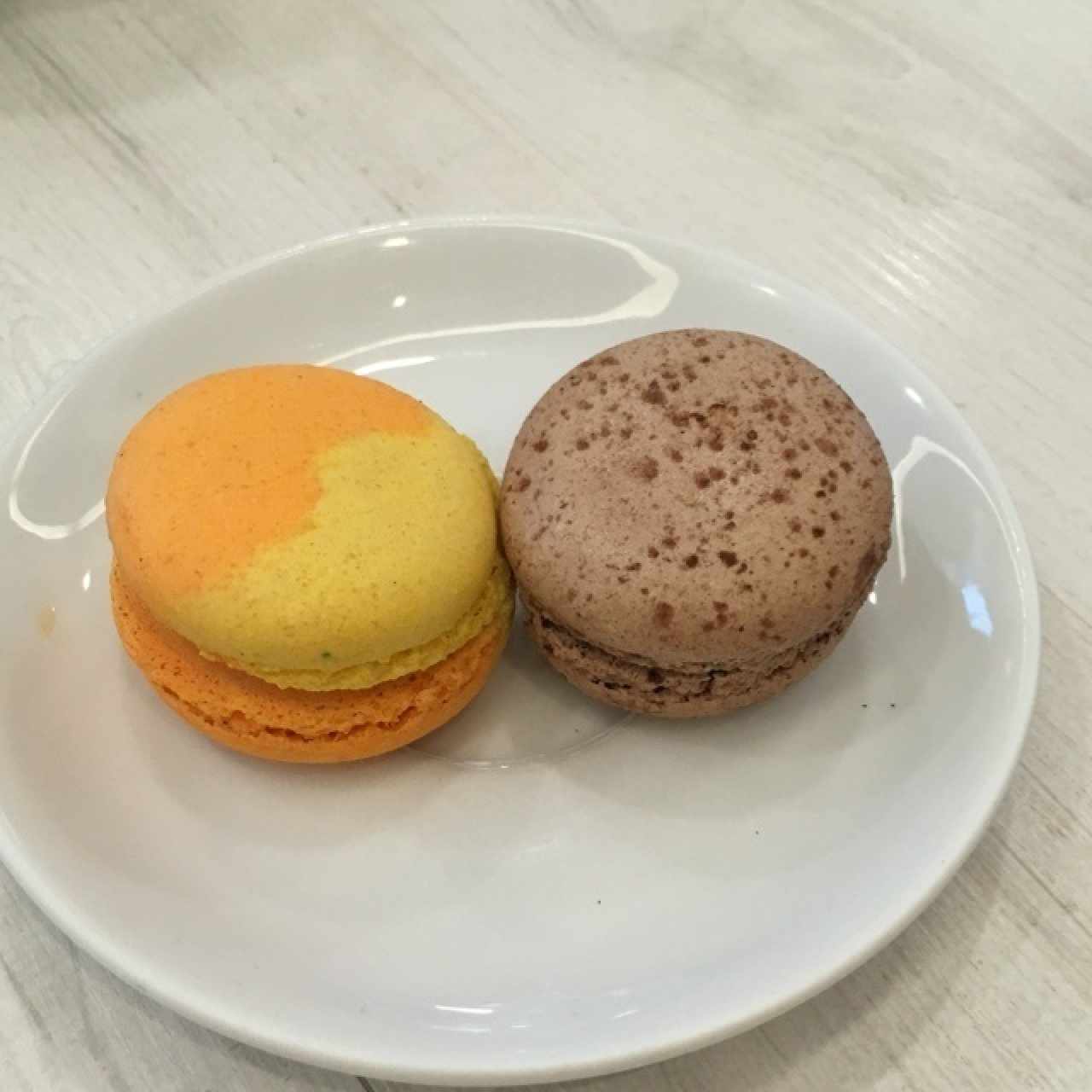 macaroons de chocolate y maracuyá