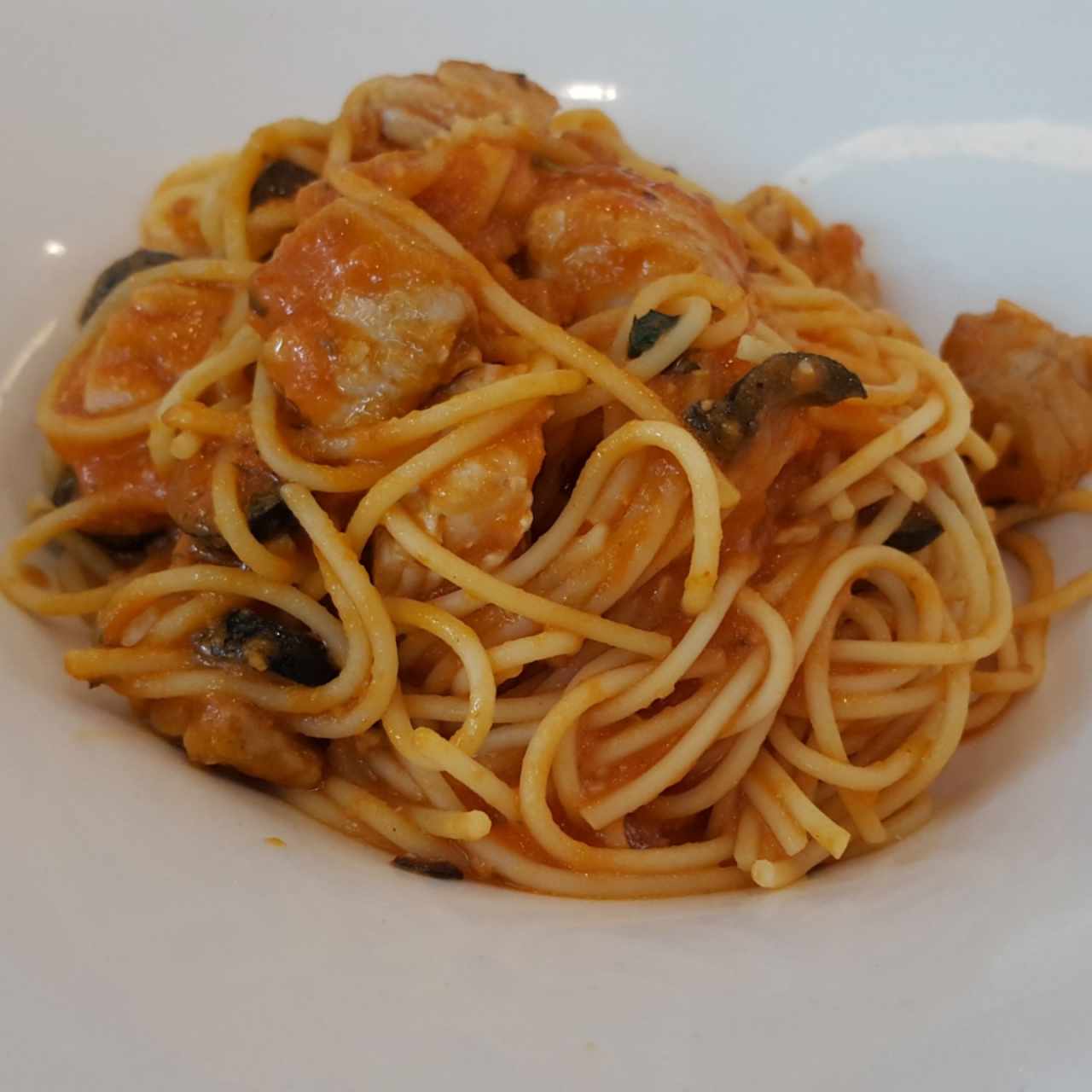 Spaghetti en atún fresco