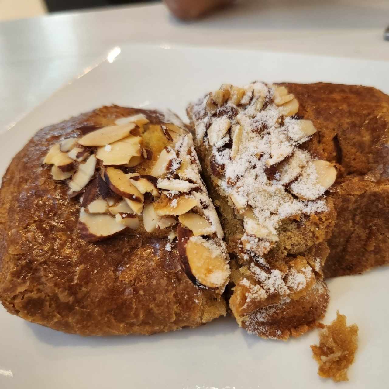 croissant de Nutella y Almendras 