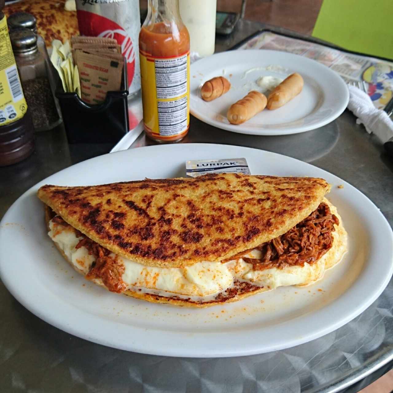 Cachapa rellena con carne mechada 