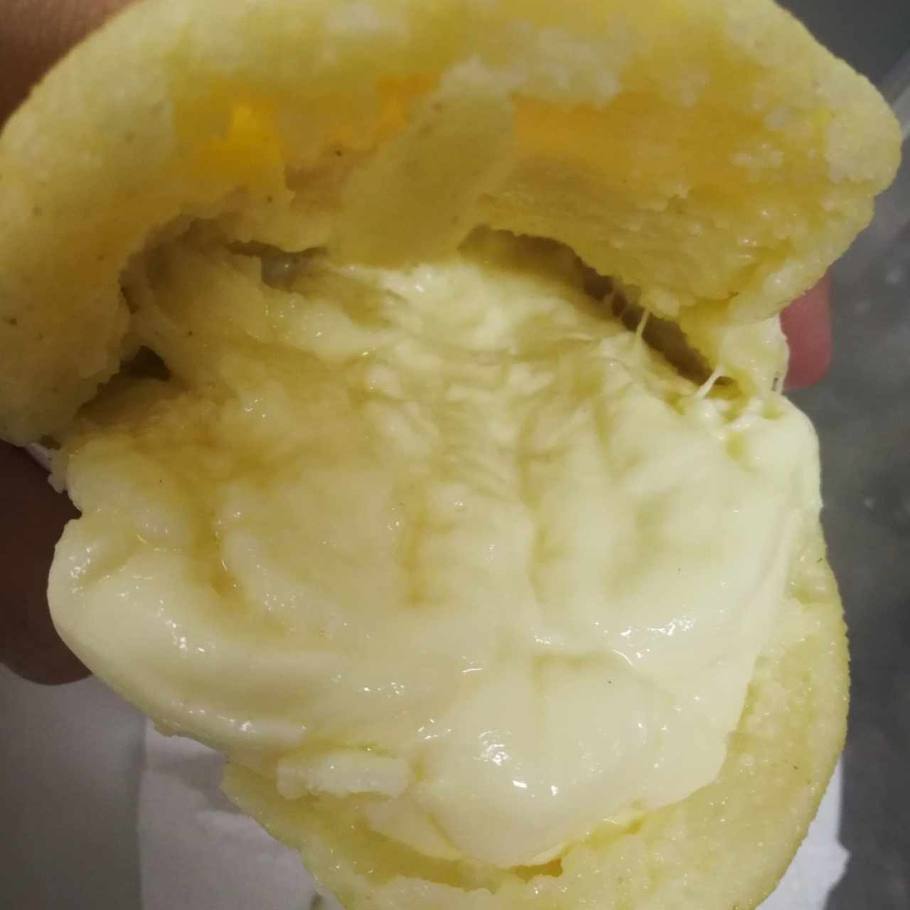 Arepa con queso guayanes