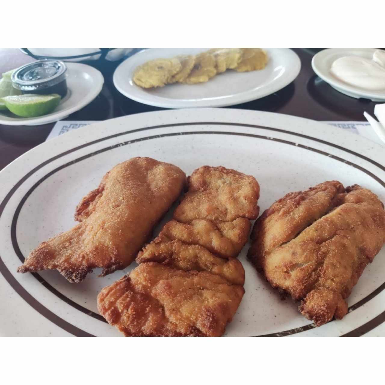 Filete de Corvina a la plancha o a la Griega, al Ajillo, o la criolla