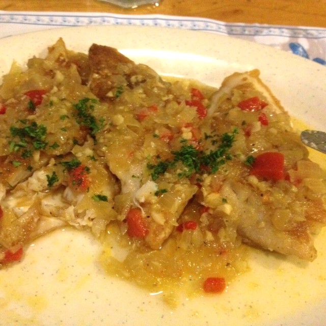 Filete de corvina al ajillo