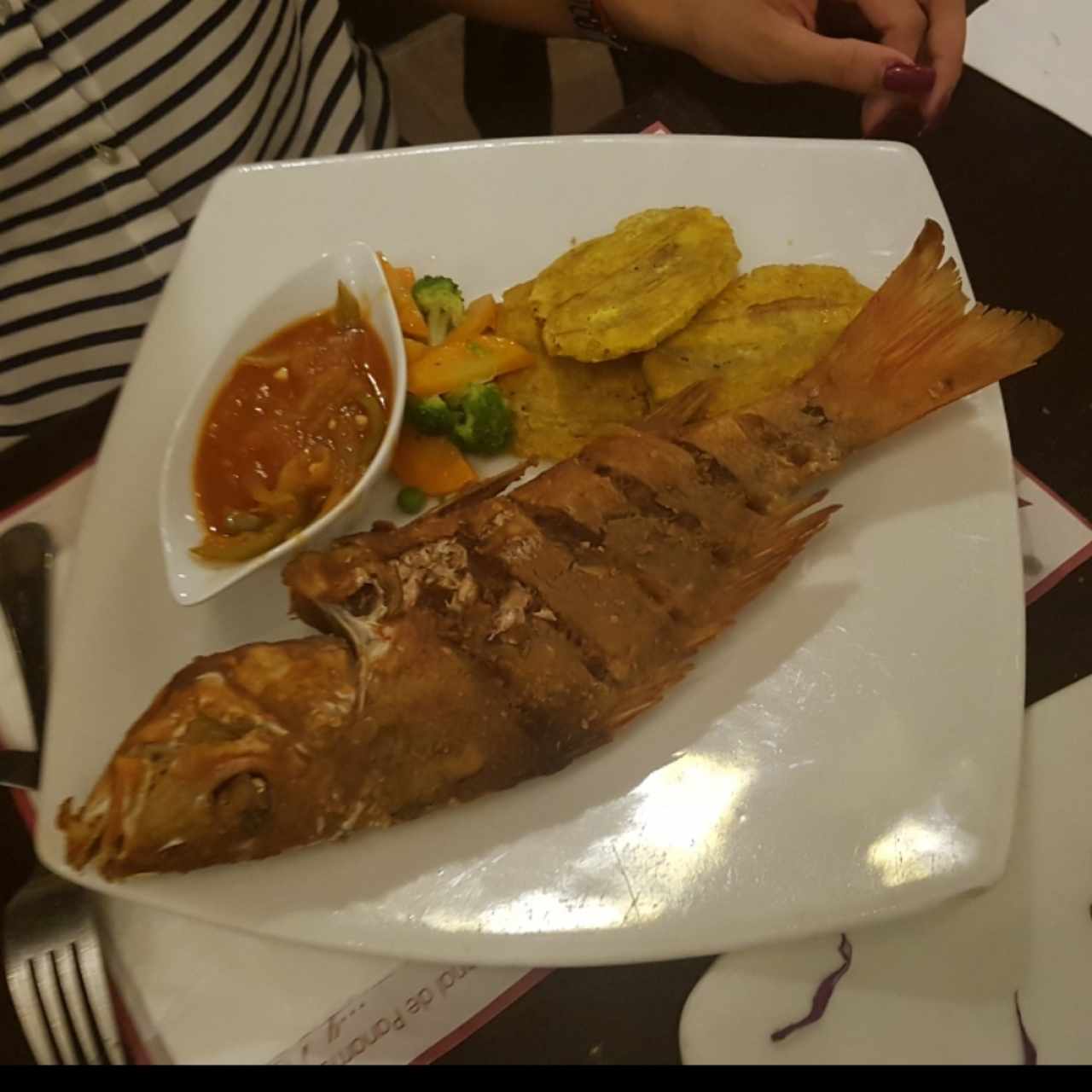 Pescado entero frito