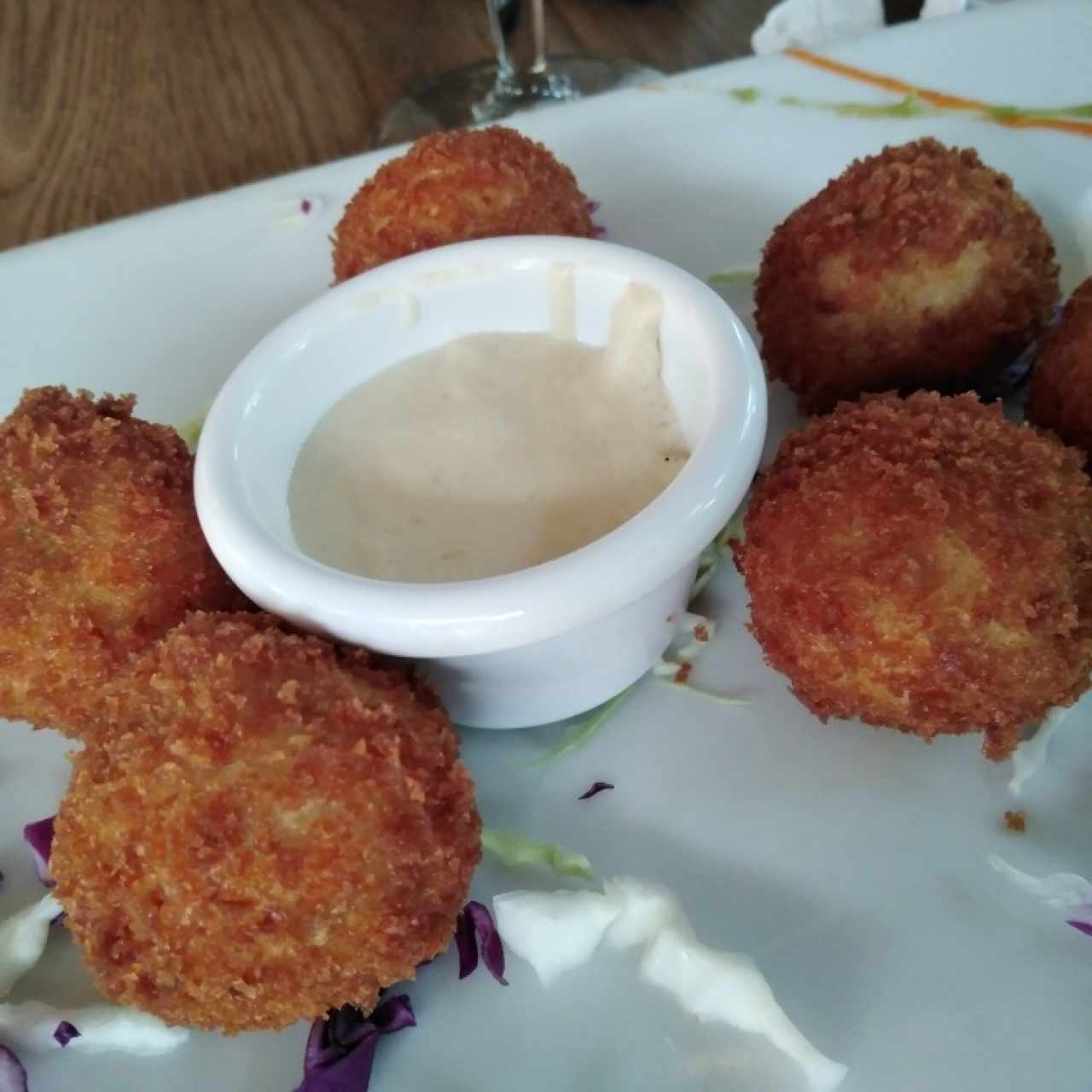 Croquetas de Langosta con Salsa de Quesos