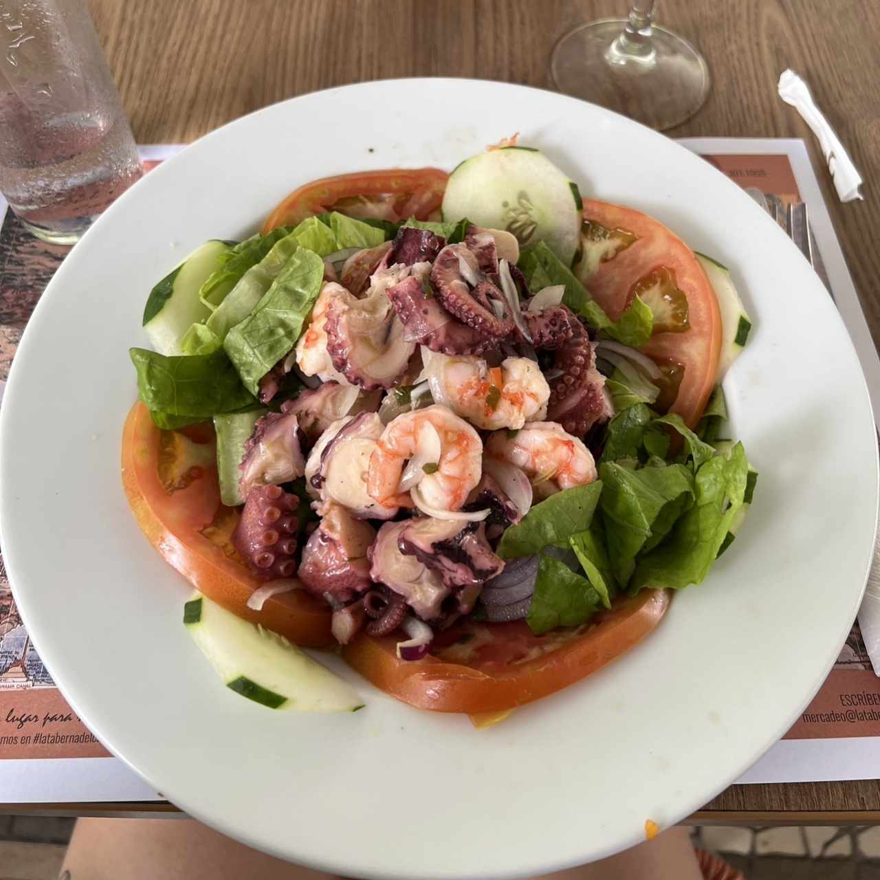 Ensalada Mediterránea con Mariscos