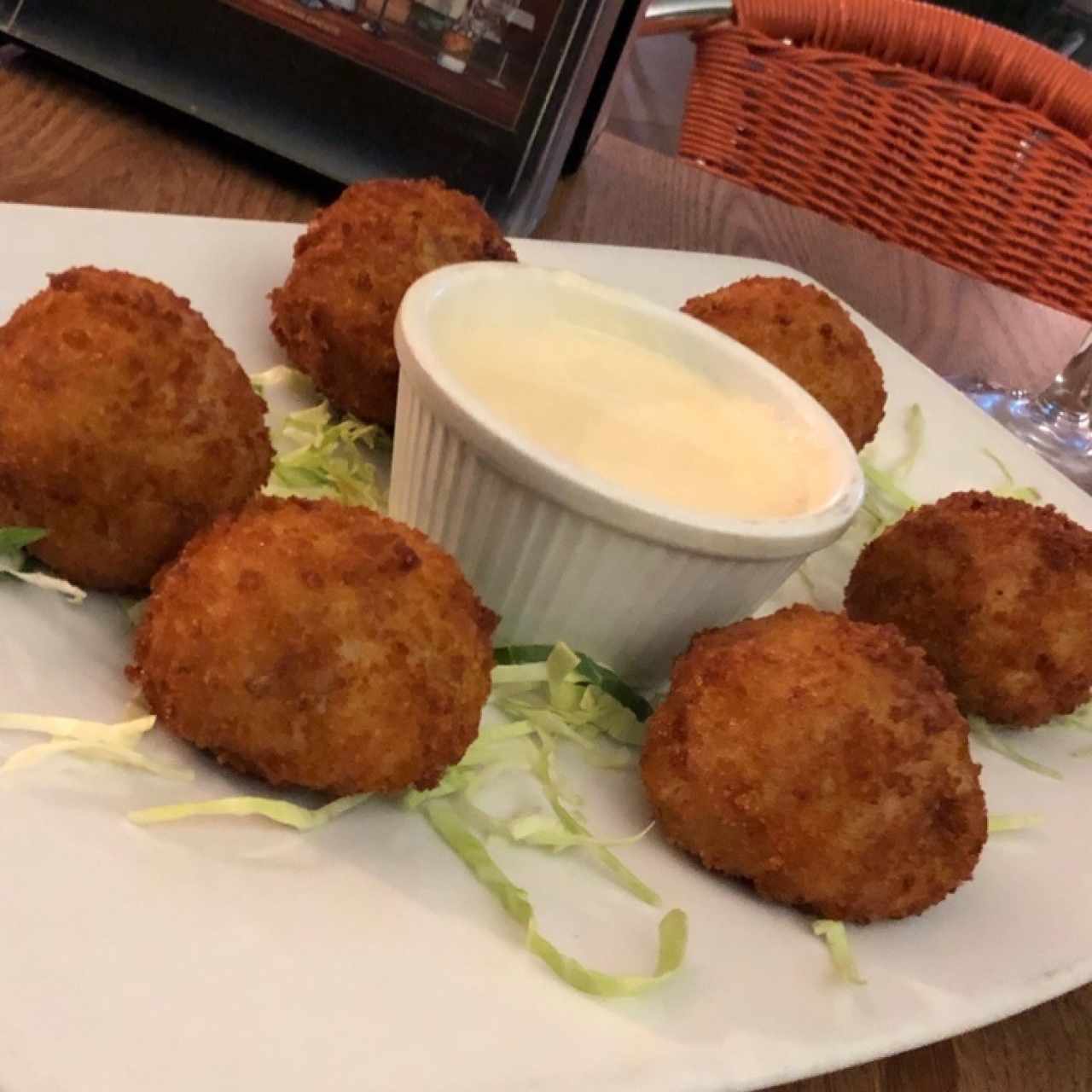 Croquetas de Langosta con Salsa de Quesos