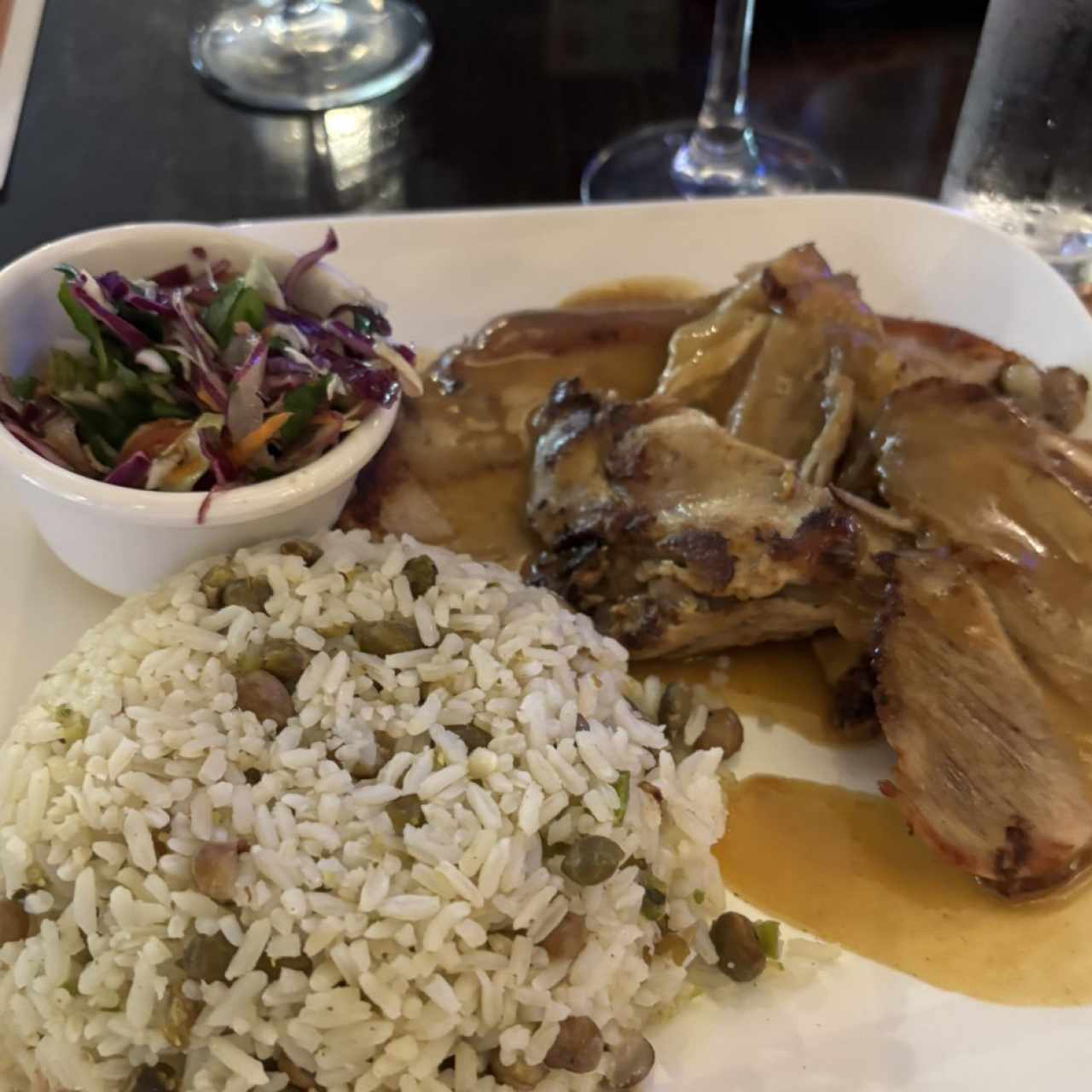 Pernil y arroz con guandu