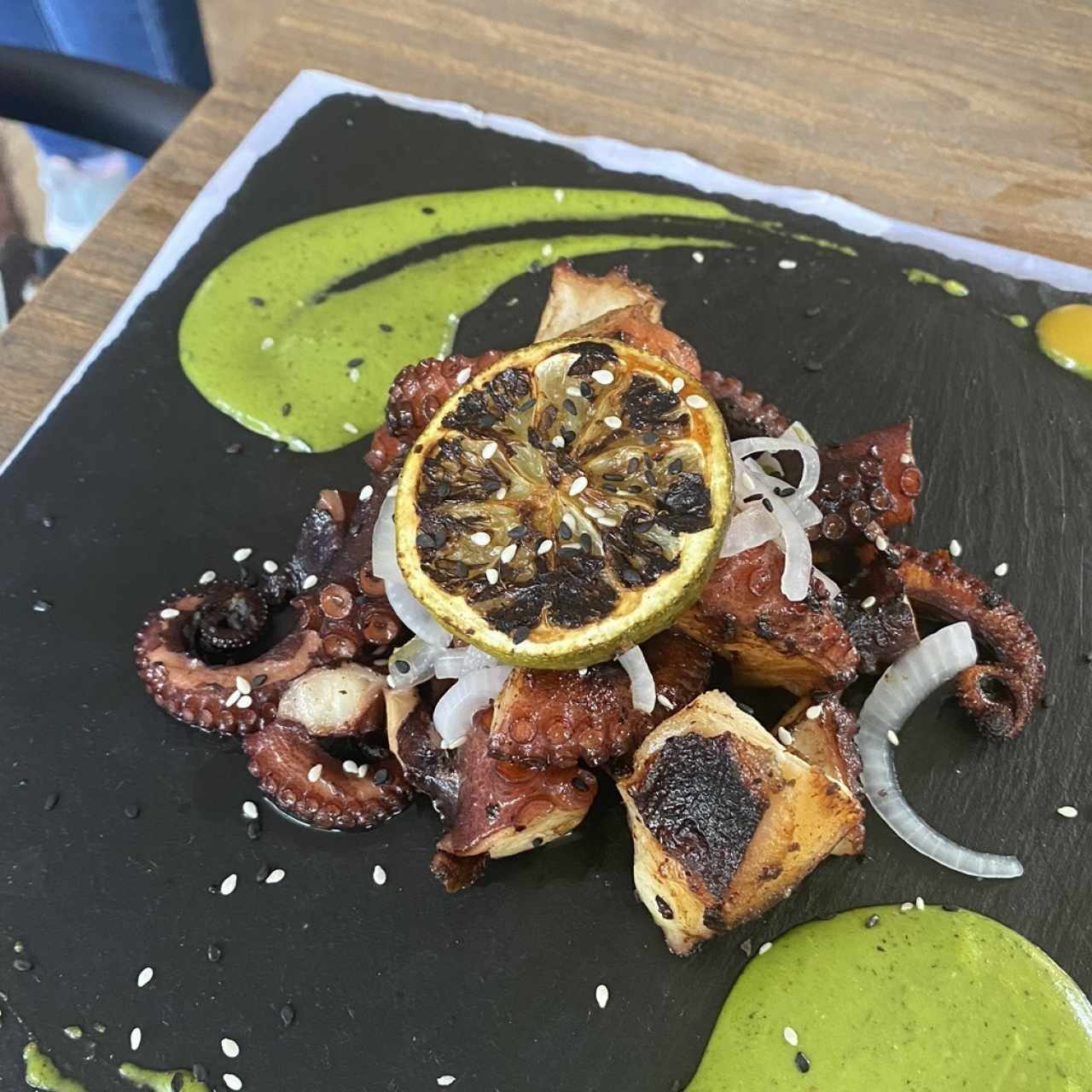 Pulpo a la Mediterránea con Mayonesa de Albahaca