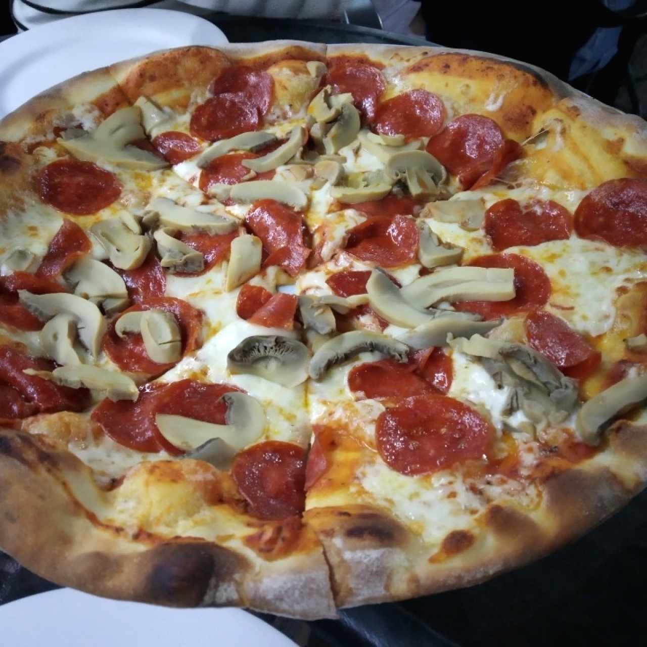 Pizza Pepperonni y Hongos
