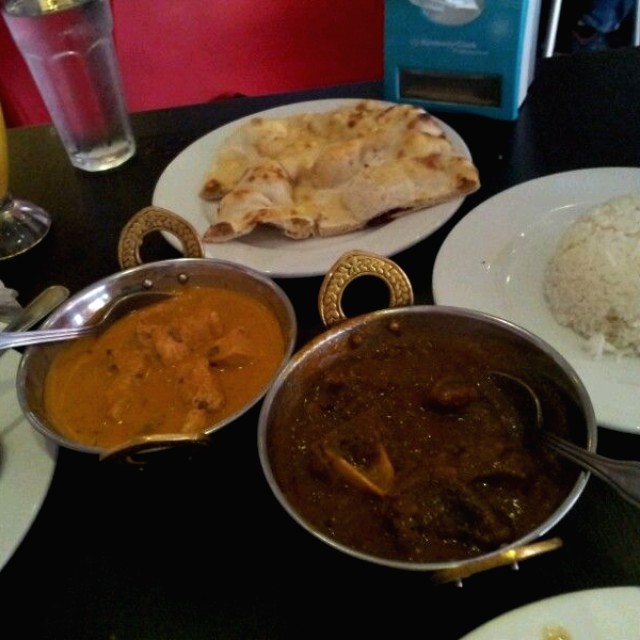 butter chicken, cordero al curry, arroz basmati y naan