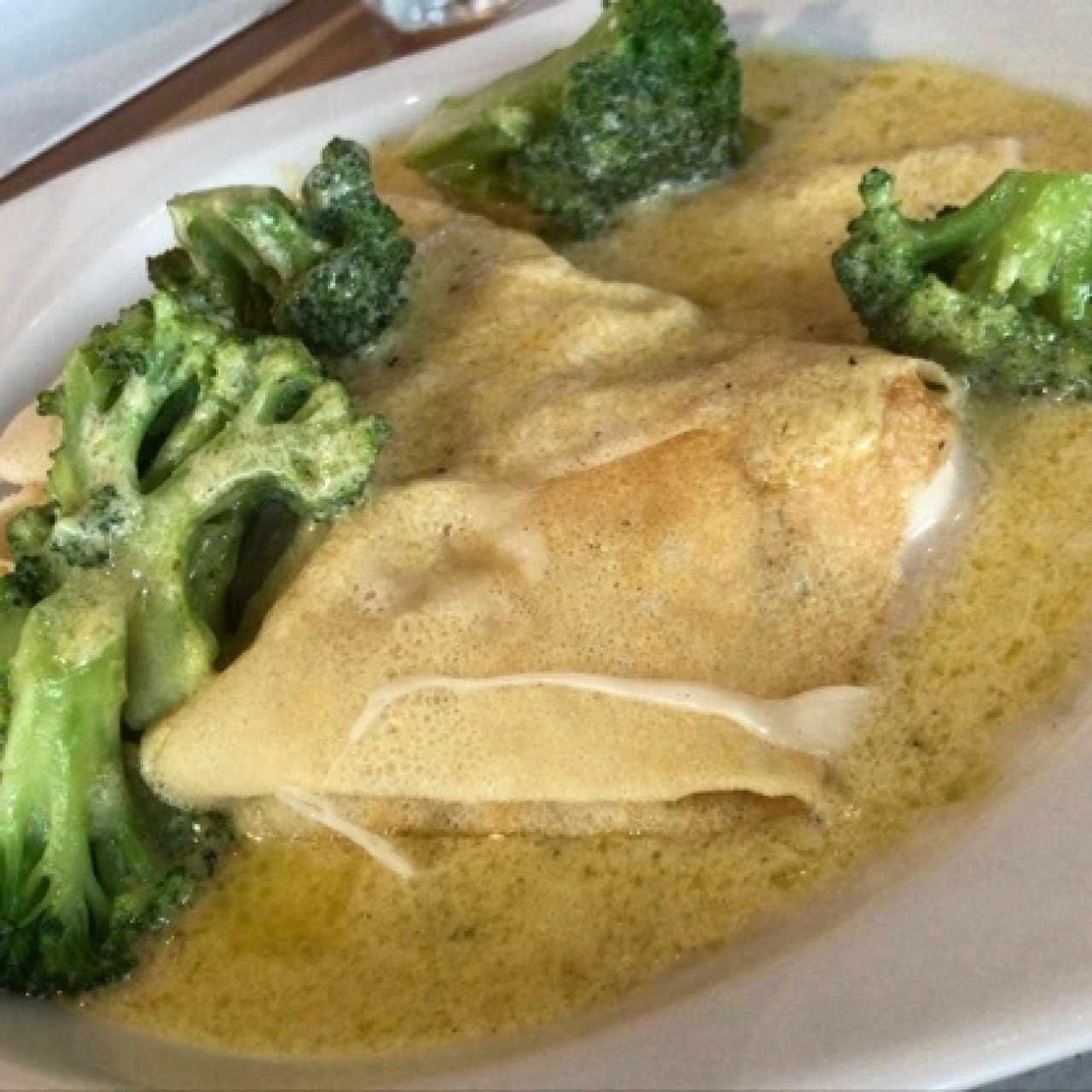 crepe de pollo, brocoli y queso